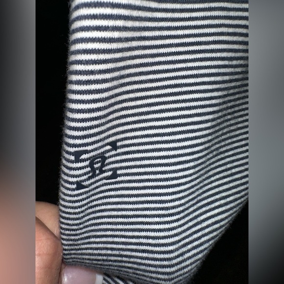 Lululemon Gym Shirt Mens Large Navy Stripe Everyday Short Sleeve Pullover Tee - Picture 4 of 7